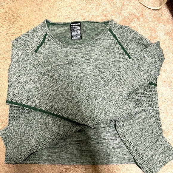 PINK active wear long sleeve crop - XL - Picture 1 of 3